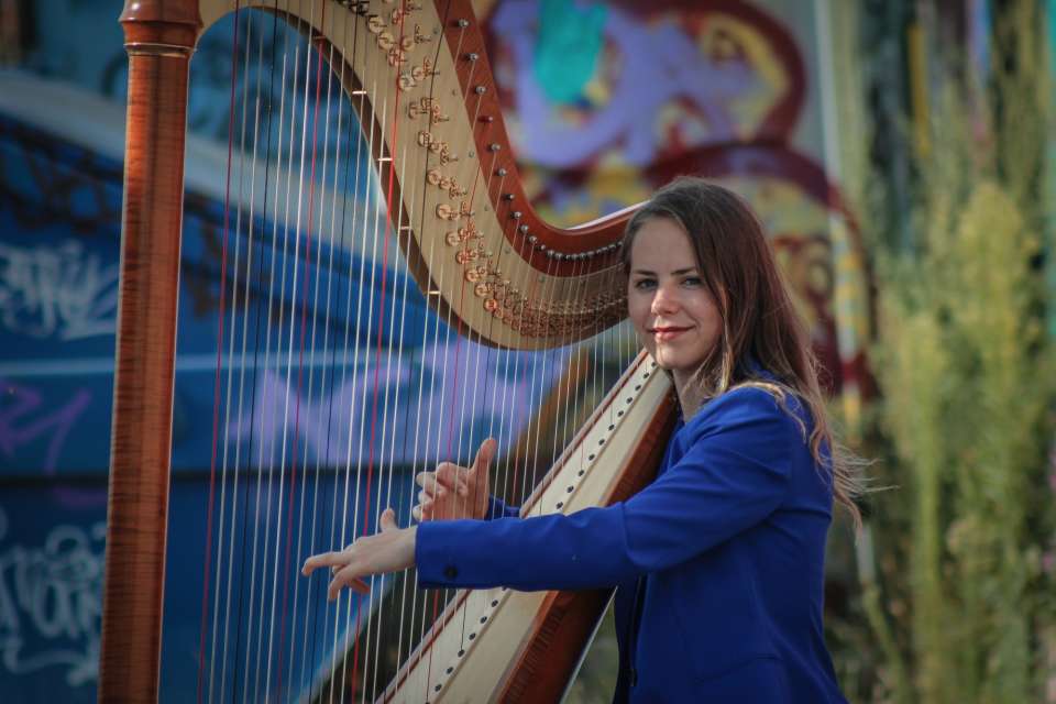 Florence Estelle | London Harpist For Hire