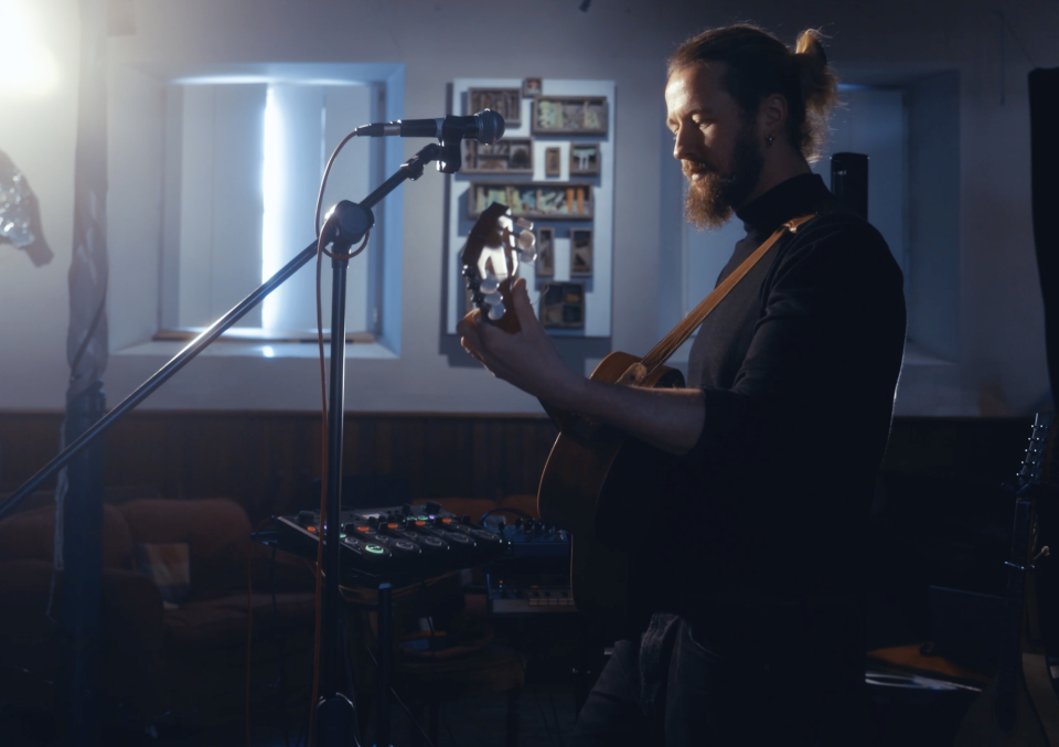 Wildwood Loops | Devon Singer Guitarist For Hire